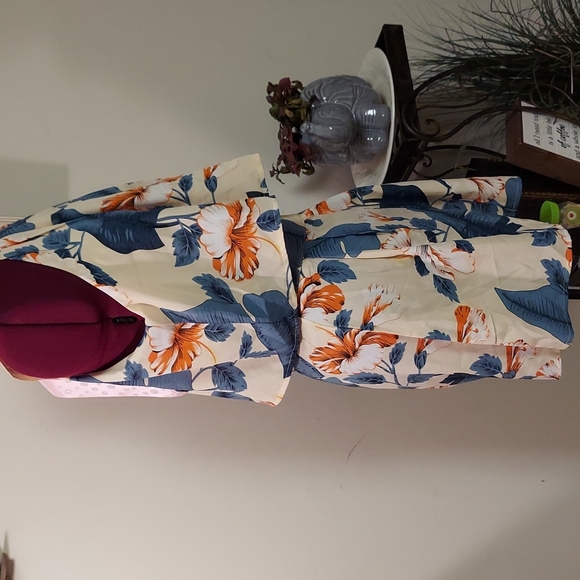 Off Shoulder Tropical Top & Wrap Hem Shorts, size S - Picture 5 of 17